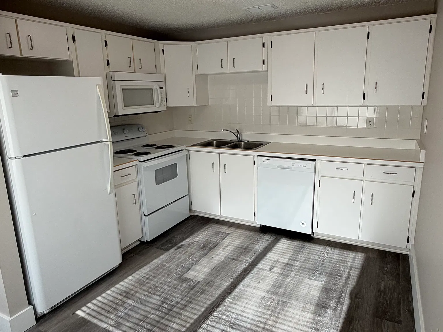 2 bed, 1.5 bath, 922 sqft, $1,695 — Photo 4