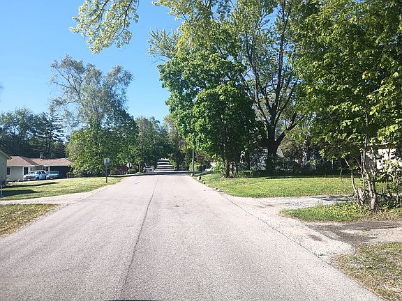 5th image of 228 Highmoor Dr