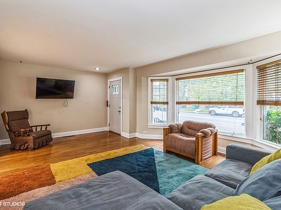 5th image of 5141 W Foster Ave