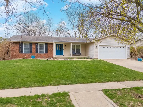 607 Broadmoor Dr, Bloomington, IL 61704