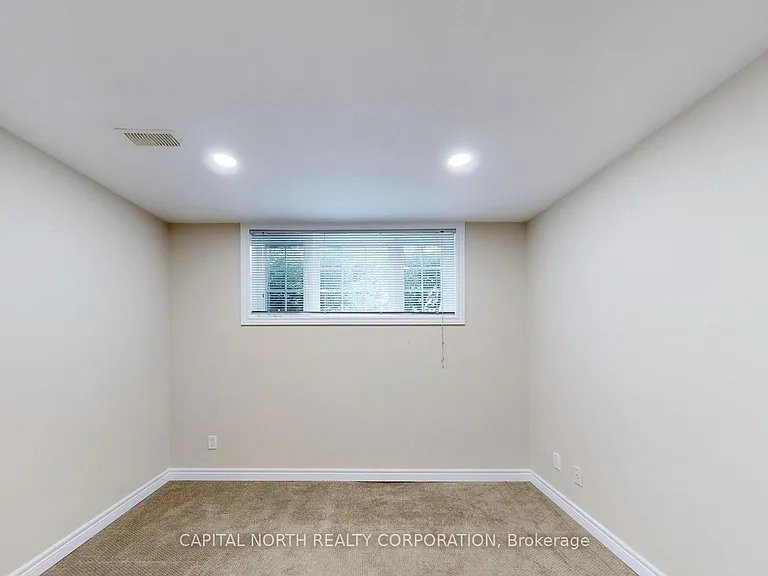 43 Gardiner Dr #LOWER — Photo 12