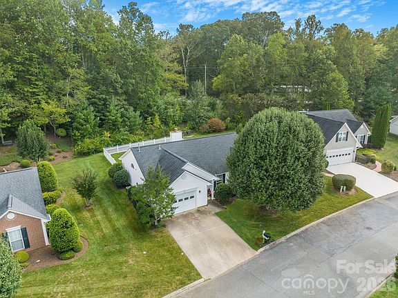 3rd image of 98 Stonehollow Rd