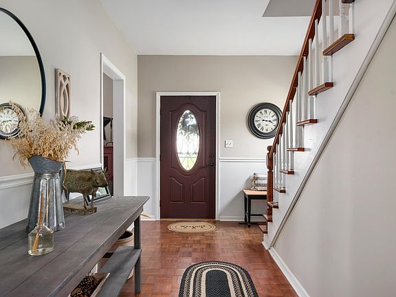 4th image of 223 W Green St