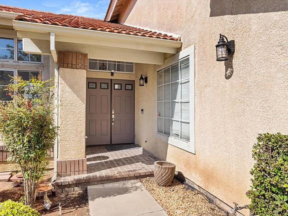 2nd image of 1731 Oneida Pl