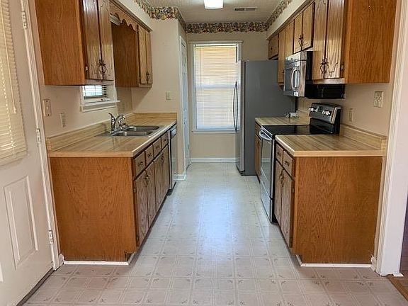 2nd image of 286 Walnut Dr