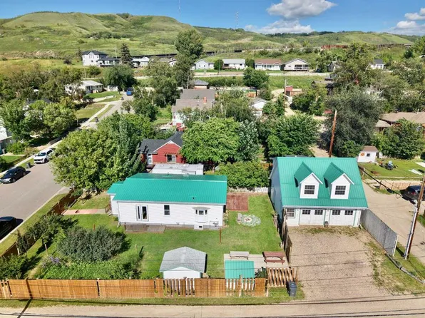 10111 W 106th Ave, Peace River, AB T8S 1K9