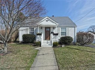 7 Alden Ct, Milford, CT 06460