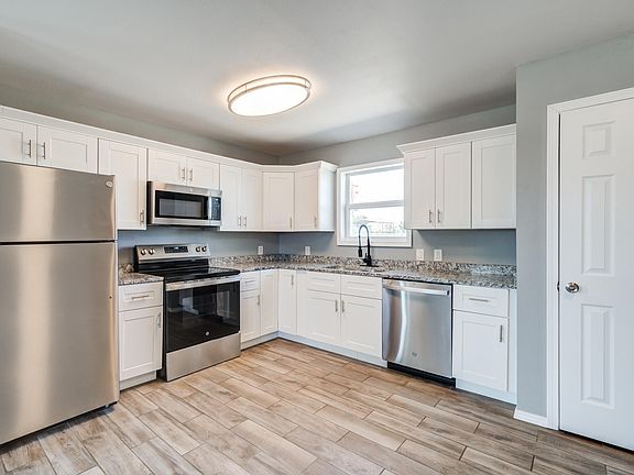 3rd image of 1101 Avenue F