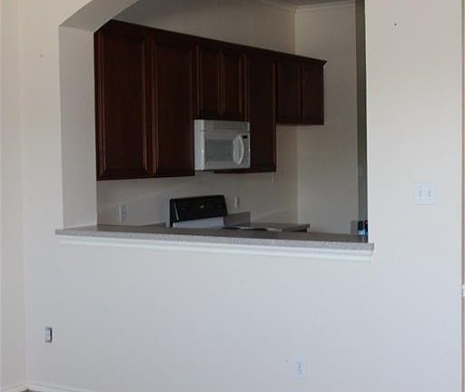 4th image of 230 Haswell St