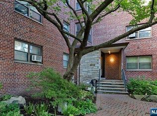 410 Fairview Ave APT 4D, Fort Lee, NJ 07024