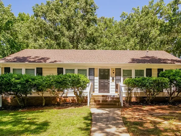 6725 Barrington Dr, Charlotte, NC 28215