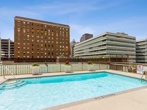 300 Walnut St #1509, Des Moines, IA 50309