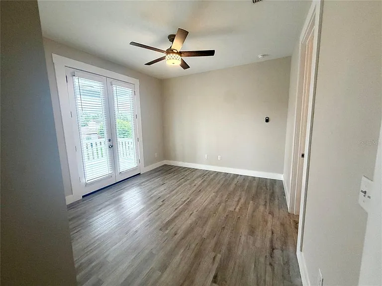 2125 W Saint Joseph St — Photo 19