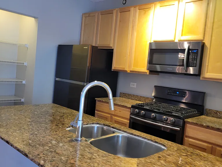210 S Desplaines St #604 — Photo 9