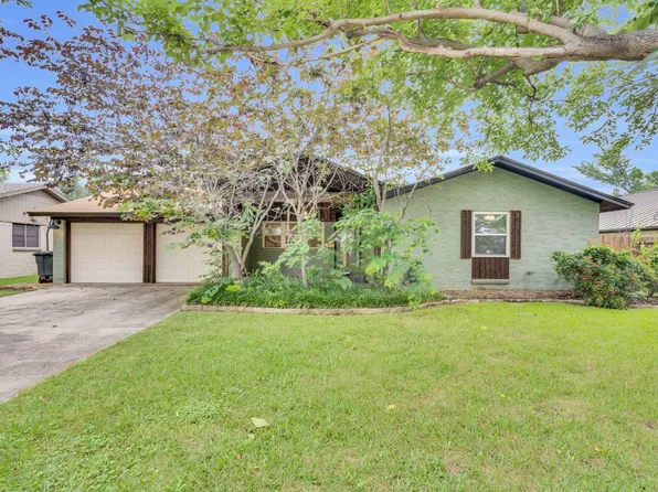 804 Livingston Dr, Hurst, TX 76053