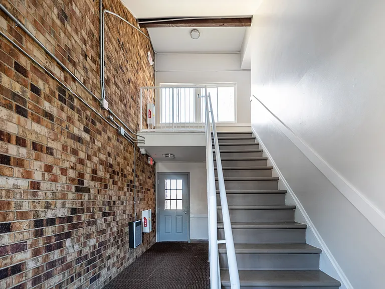 Franklin Manor Apartments — Photo 13