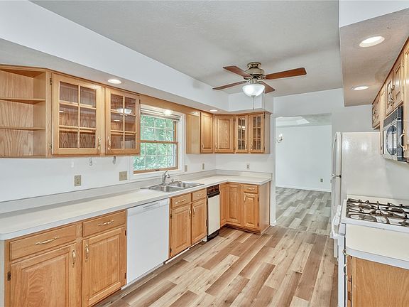 2nd image of 6578 Lakeside Rd