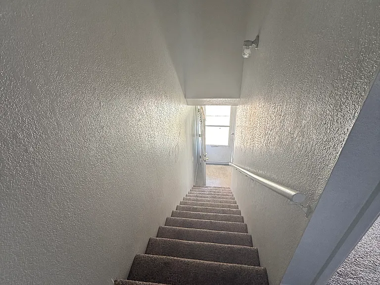 555 Garfield Dr #4 — Photo 8