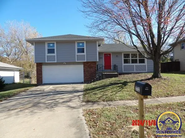 3712 SE Long St, Topeka, KS 66609