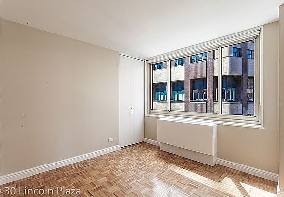 4th image of 30 W 63rd St APT 9O
