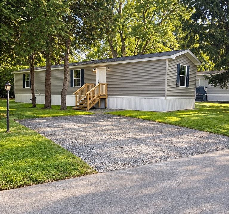 1st image of 8 College View Dr