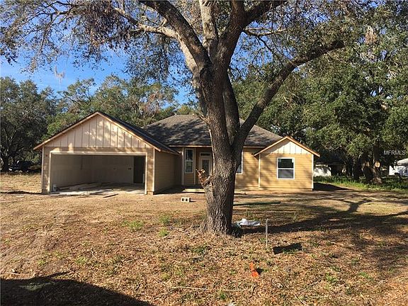3rd image of 827 Deep Wood Ct