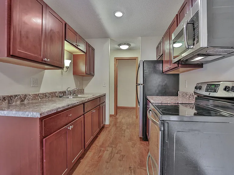 Oakridge Apartments — Photo 11