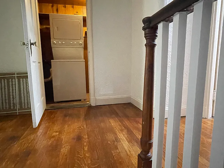 Full size W/D on upper level with bedrooms