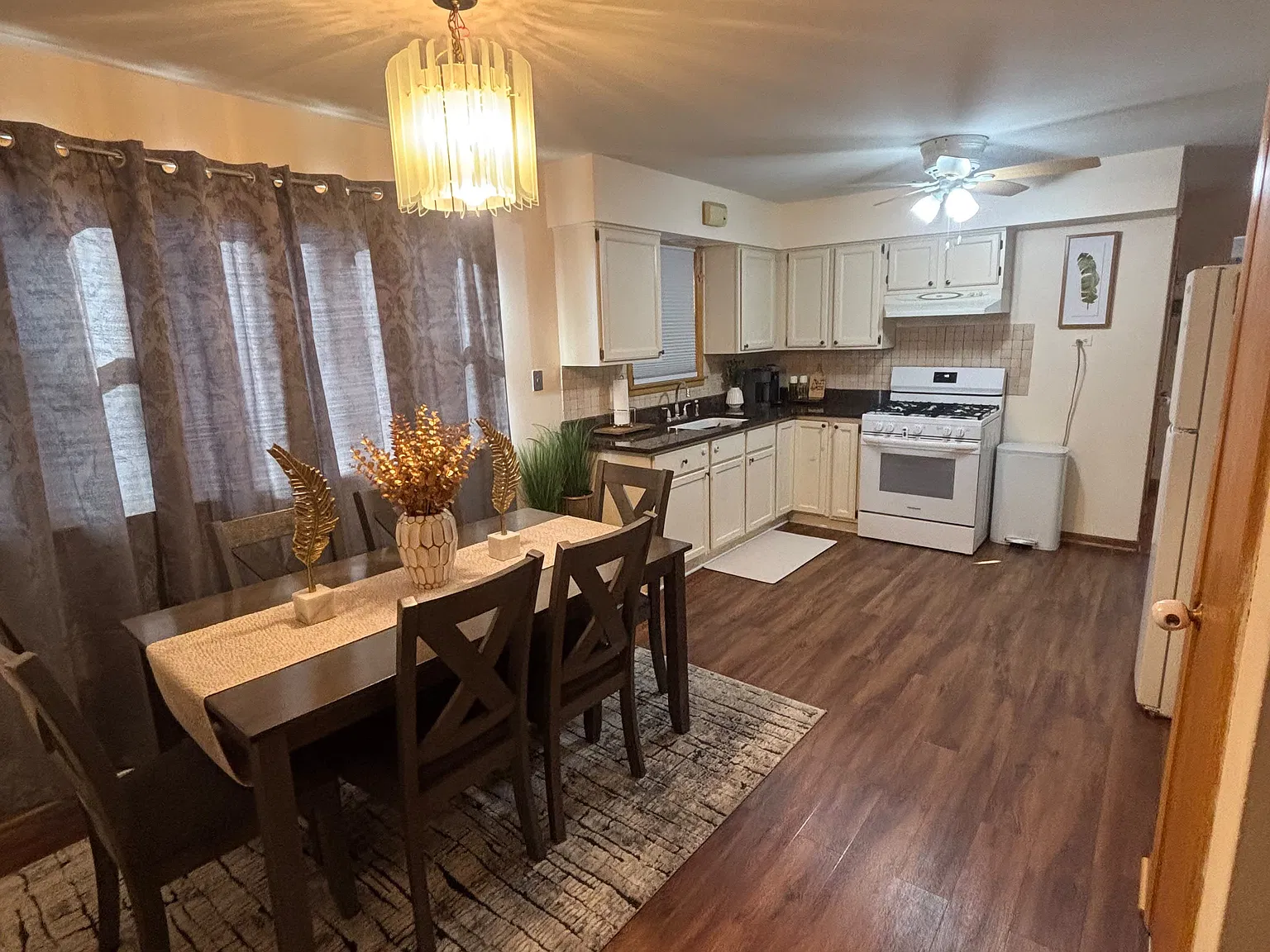 2 bed, 1098 sqft, $2,050 — Photo 4