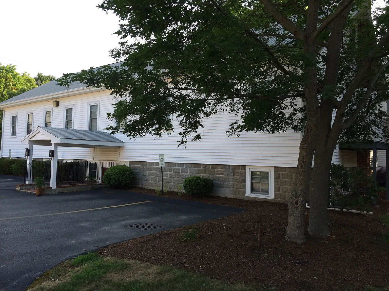 2 bed, 1.0 bath, 700 sqft, $1,895 — Photo 2