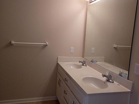 4th image of 15549 Floyd St