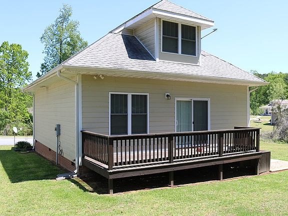 2nd image of 32 Silver Trail Cir