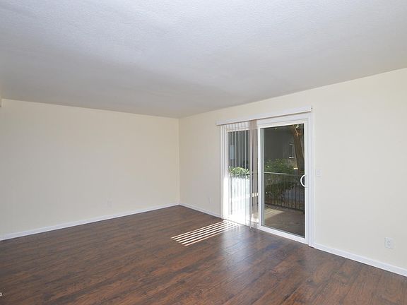 4th image of 740 W Elm St Unit 117