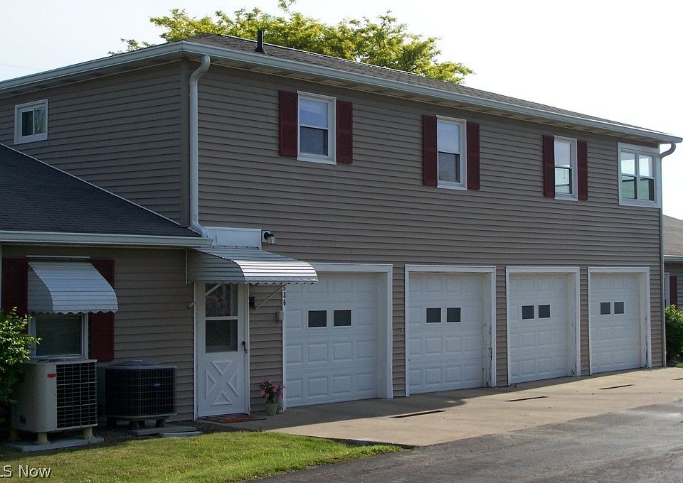 1st image of 936 Canterbury Ln #D