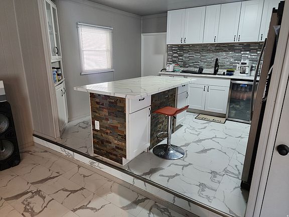 4th image of 1126 W Carmellia Dr