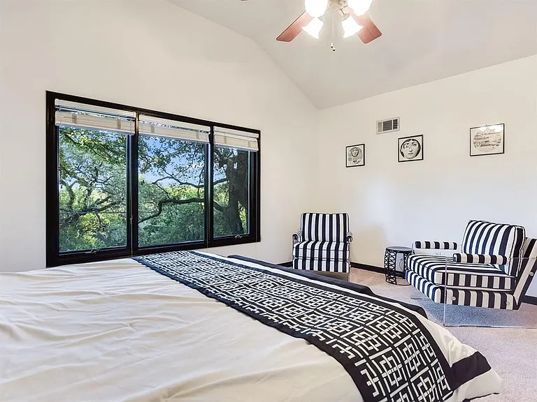 1317 Kenwood Ave — Photo 14