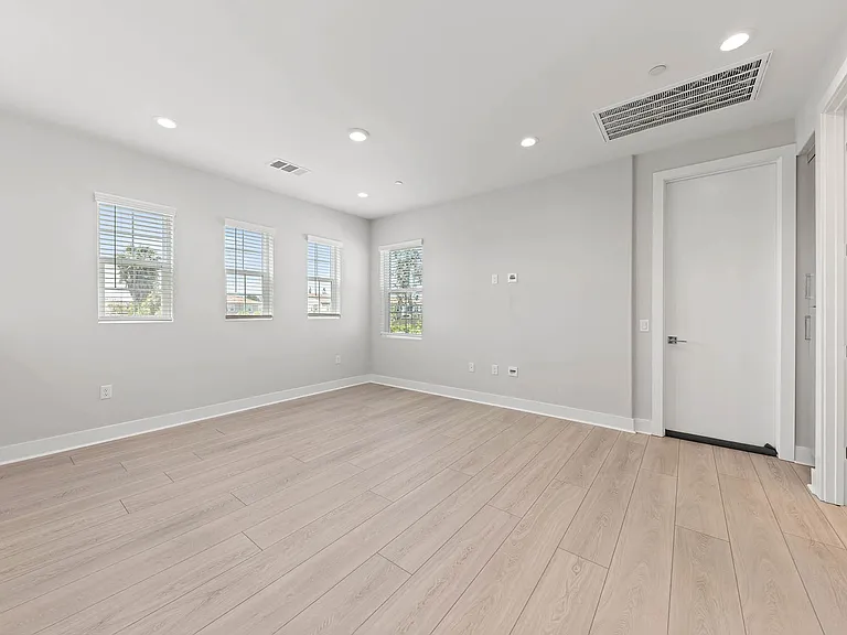 585 Patten Ave — Photo 12