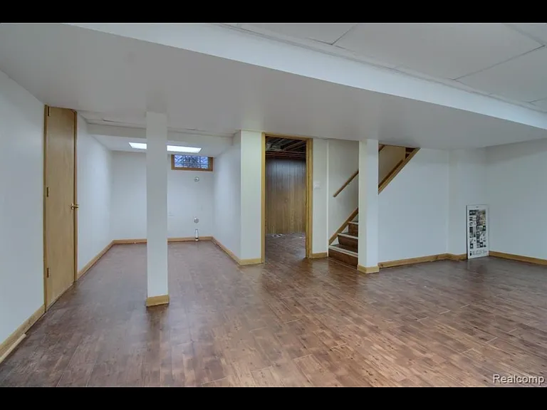 9884 Hubert Ave — Photo 18