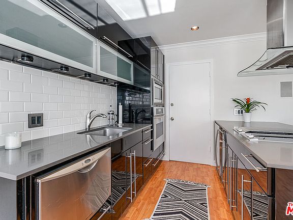 5th image of 960 Larrabee St APT 211