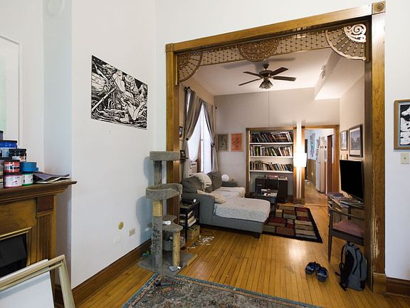 3rd image of 1932 W Evergreen Ave #2