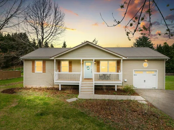 1344 Mockingbird Dr, Blacksburg, VA 24060