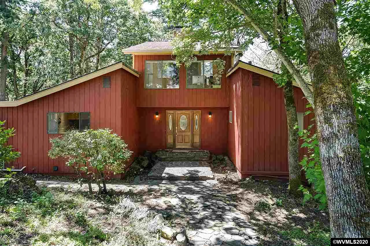 10550 Lake Dr SE photo 1