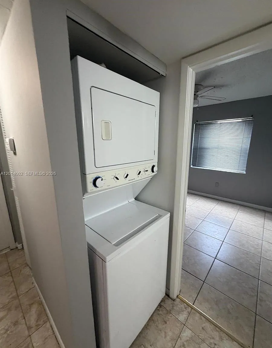 Monterey Two Condo — Photo 4