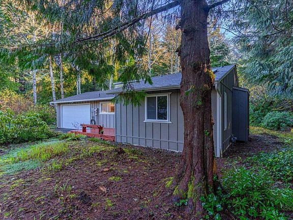 3rd image of 199 SW The Pines Dr