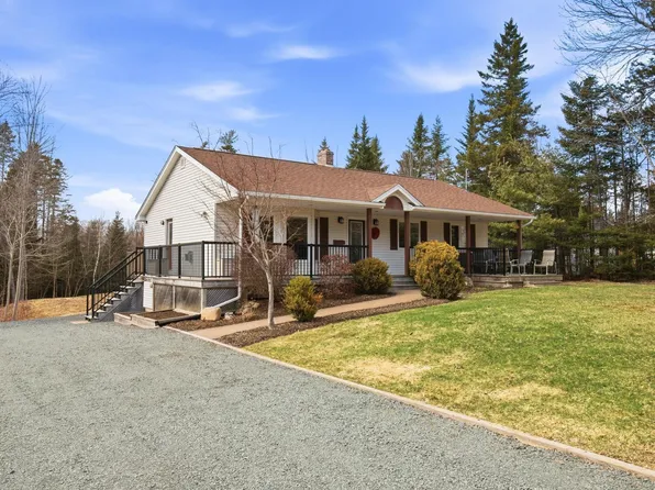 6 Cumberland Way, Windsor Junction, NS B2T 1H4