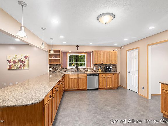 4th image of 5287 Jeness Dr