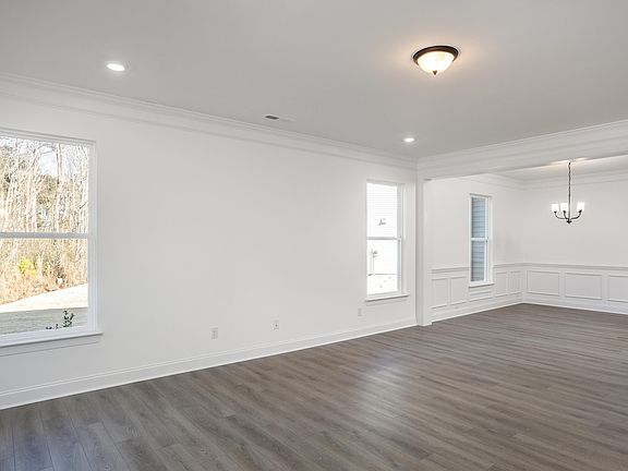 3rd image of 691 Highview Dr #31