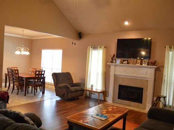 3rd image of 710 S Daphne Dr