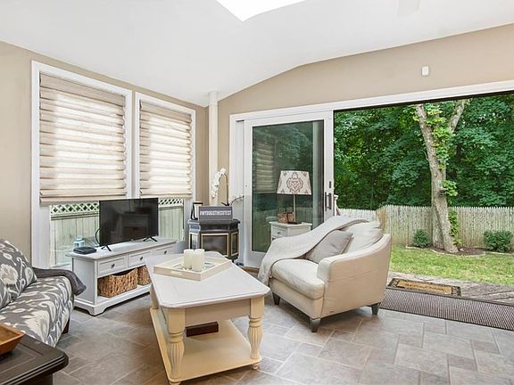 2nd image of 10 Basswood Ave