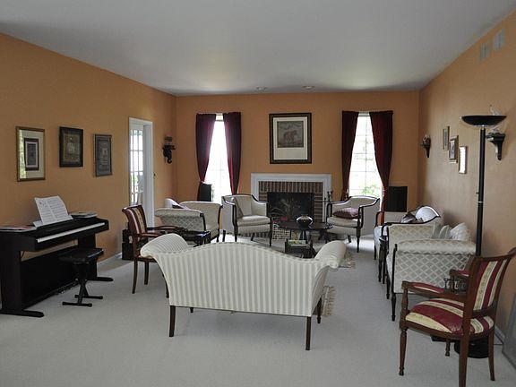 3rd image of 678 Golfers Ln